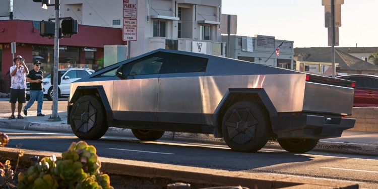 Tesla Cybertruck Rear-Wheel Drive 2023