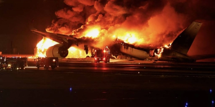 Fire Destroys JAL Plane after Collision with Coast Guard Aircraft at Tokyo; 5 Dead