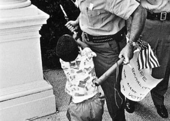 1965, at Jackson, Mississippi, Matt Herron took an iconic and ironic image from the civil rights era
