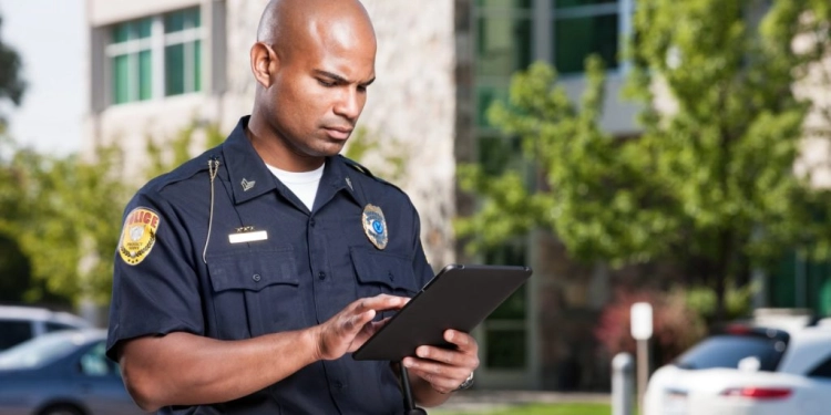 How to Know Whether to Call the Police After a Car Accident