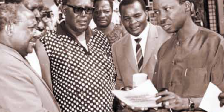 Tanzanian President Julius Nyerere (right) outside the Arusha Regional Headquarters building after a meeting between Kenyan and Somali government ofcials in December 1965. The Kenyan delegation included, from left, Cabinet Ministers Mbiyu Koinange and Joseph Murumbi, and the Secretary to the Cabinet, Mr Duncan Ndegwa.