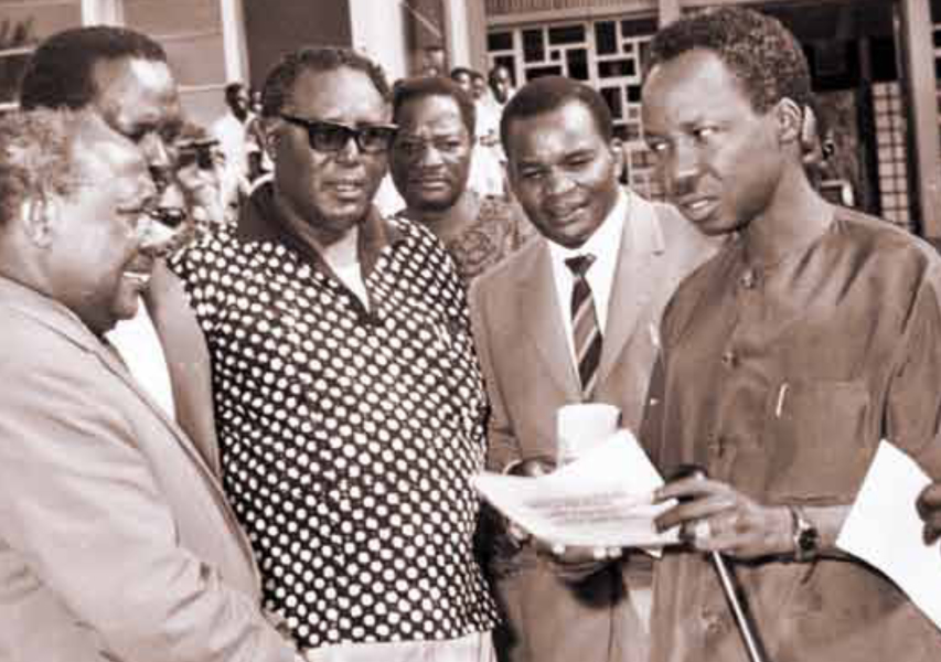 Tanzanian President Julius Nyerere (right) outside the Arusha Regional Headquarters building after a meeting between Kenyan and Somali government ofcials in December 1965. The Kenyan delegation included, from left, Cabinet Ministers Mbiyu Koinange and Joseph Murumbi, and the Secretary to the Cabinet, Mr Duncan Ndegwa.