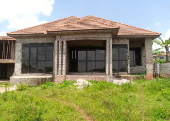 Outstanding Property Opportunity: Partially Completed Home in Kira Town, Nsaasa