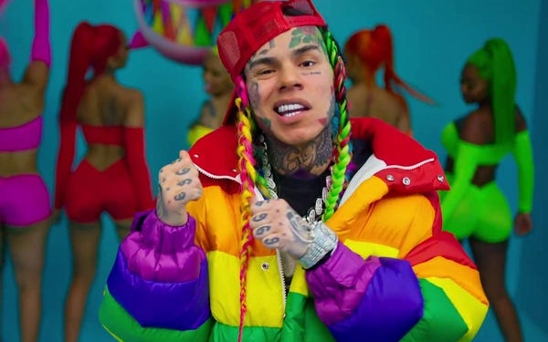 The Turbulent World of Tekashi 6ix9ine: Fame, Controversy, and Fortune