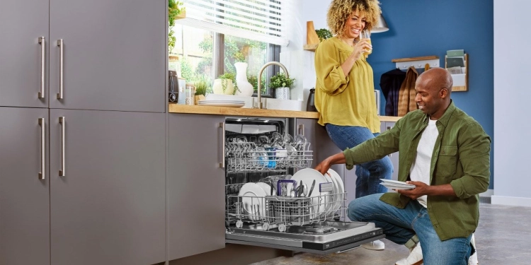 How Many Gallons of Water Does a Dishwasher Use?