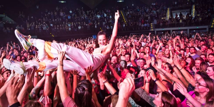 How to Mosh in a Pit at a Concert: A Complete Guide
