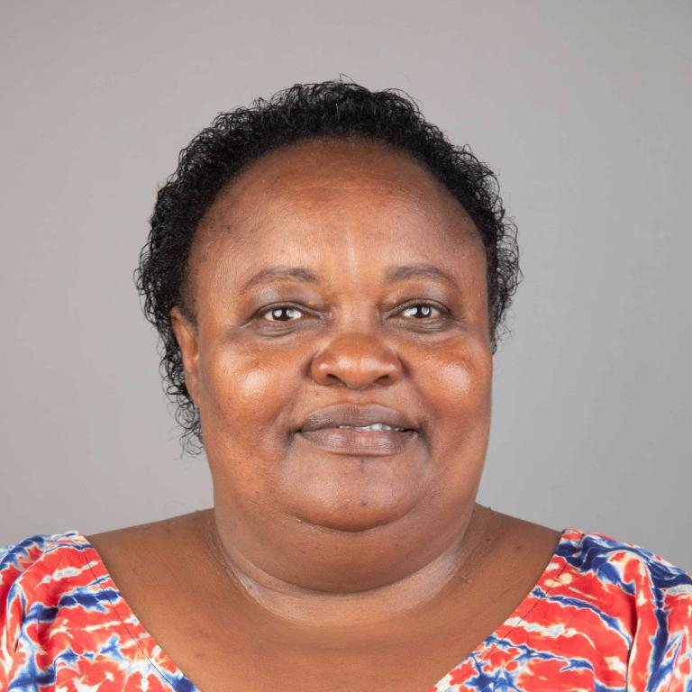 Hon. Mumo, Rose Museo