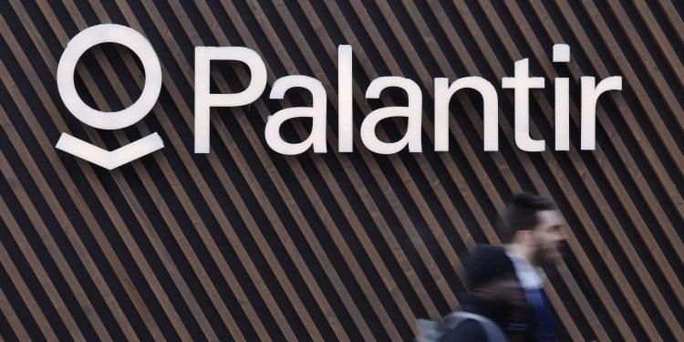 Palantir Extends Losses on Report of Defense Budget Cut