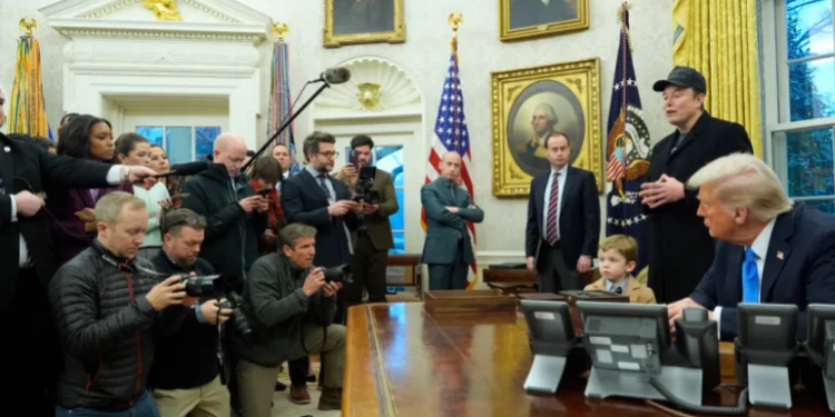 Photos: Elon Musk takes the floor in Trump’s Oval Office