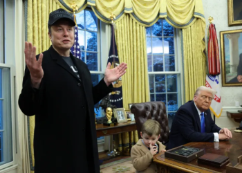Photos: Elon Musk takes the floor in Trump’s Oval Office