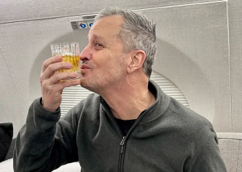 Trump welcomes teacher Marc Fogel at White House after his release