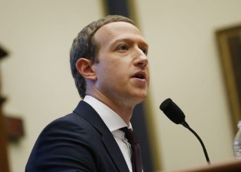 Zuckerberg Defends Meta Over Instagram, WhatsApp Deals