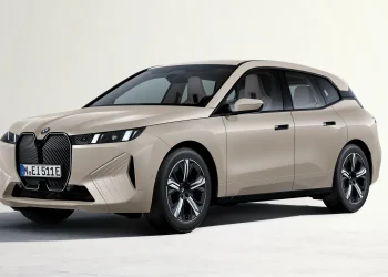 BMW iX xDrive45: A Premium Electric SUV with Performance and Range