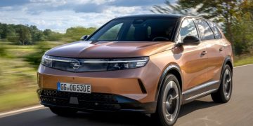 Opel Grandland 73 kWh (2024): Efficient, Spacious, and Long-Range Electric SUV