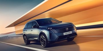 Peugeot e-5008 73 kWh: Efficient, Spacious Electric SUV