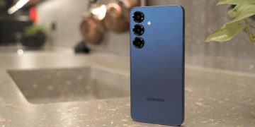 Samsung Galaxy S25 Review: Compact Powerhouse with AI Enhancements
