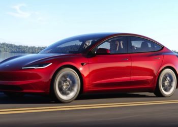 Tesla Model 3 Long Range AWD: 525 km EV Sedan