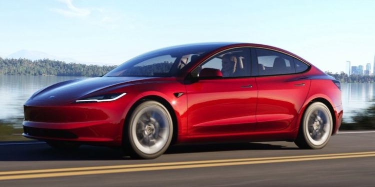 Tesla Model 3 Long Range AWD: 525 km EV Sedan