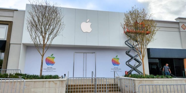 Apple Sues Jon Prosser Over iOS 26 Leak