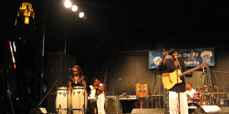 Oliver “Tuku” Mtukudzi (1952–2019)