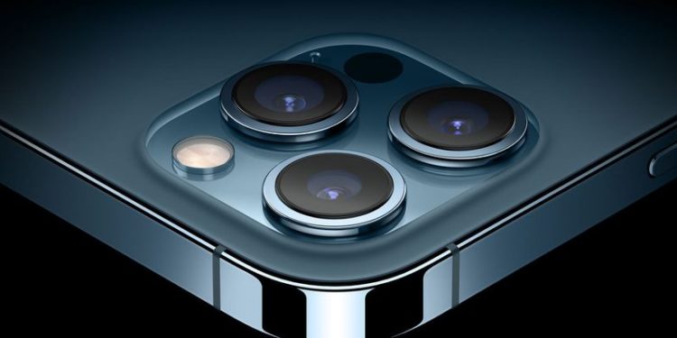 Remotely Control Your iPhone Camera Without Apple Watch