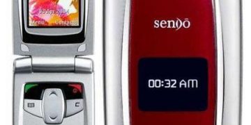 Sendo M570 flip phone with UFB display and MMS features