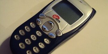 Sendo S230 classic GSM phone with customizable cover and monochrome screen