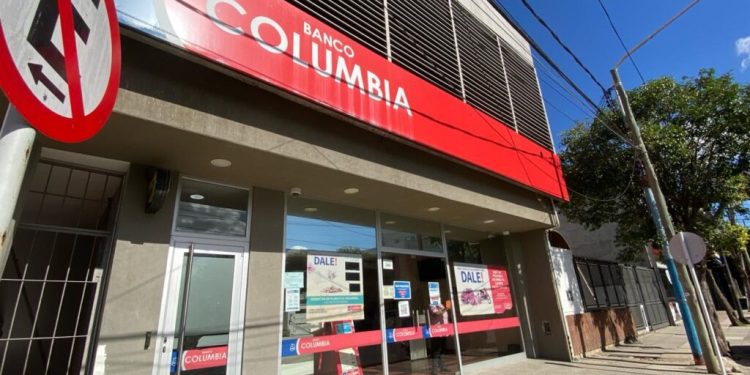 Banco Columbia SWIFT code: CLLUARBA explained (step-by-step)