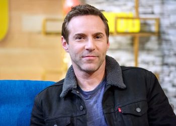 Alessandro Nivola Net Wort