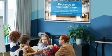 How to Choose the Best Digital Signage Screen for Your Needs