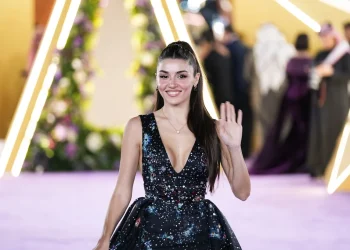 Hande Erçel Net Worth