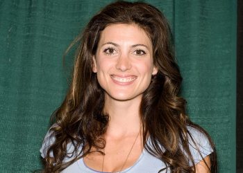 Julia Benson Net Worth