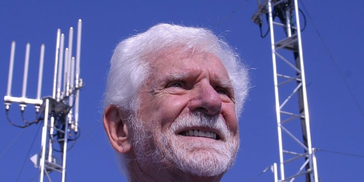 Martin Cooper: The Visionary Behind the First Handheld Cell Phone