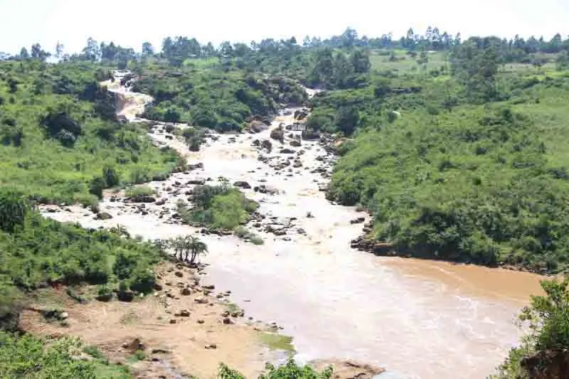 Nabuyole Falls: A Lofty Splendour