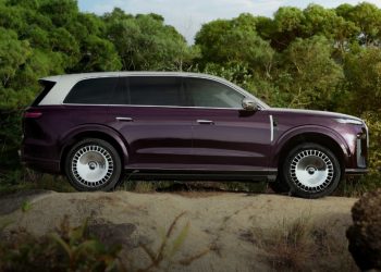Voyah Taishan SUV Debuts With Huawei Tech and Huge Range