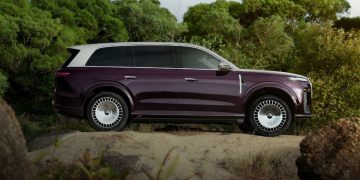 Voyah Taishan SUV Debuts With Huawei Tech and Huge Range