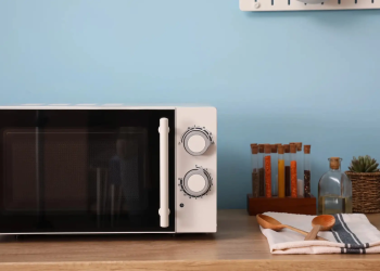 Microwave Oven Safety: 20 Tips Everyone Should Know