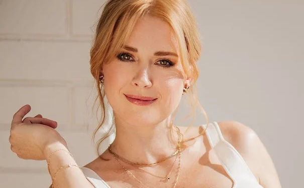 Alexandra Breckenridge