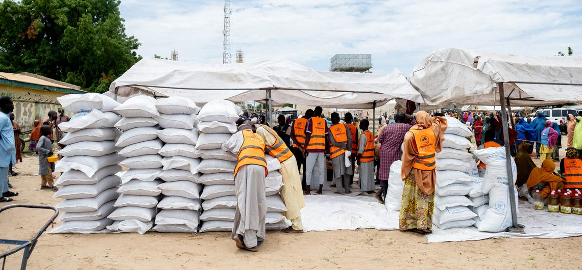 Bags of grains are distributed by WFP in Mafa, in Borno State, Nigeria. (WFP)