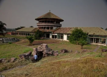 Mobutu Palace Ruins Reflect Zaire Legacy